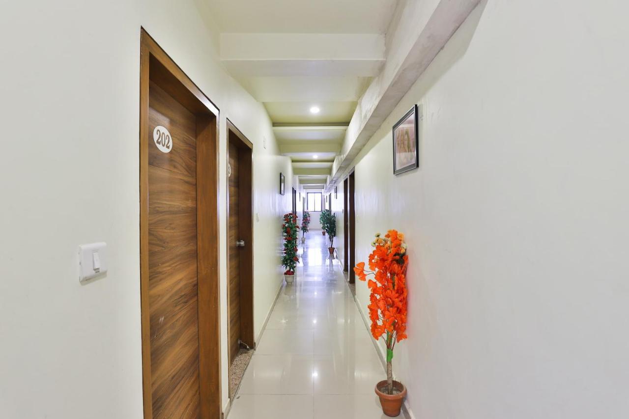 Oyo 15417 Red Rose Hotel Bātwa Exterior foto