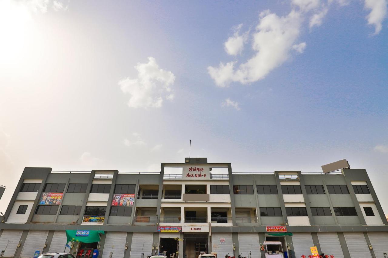 Oyo 15417 Red Rose Hotel Bātwa Exterior foto