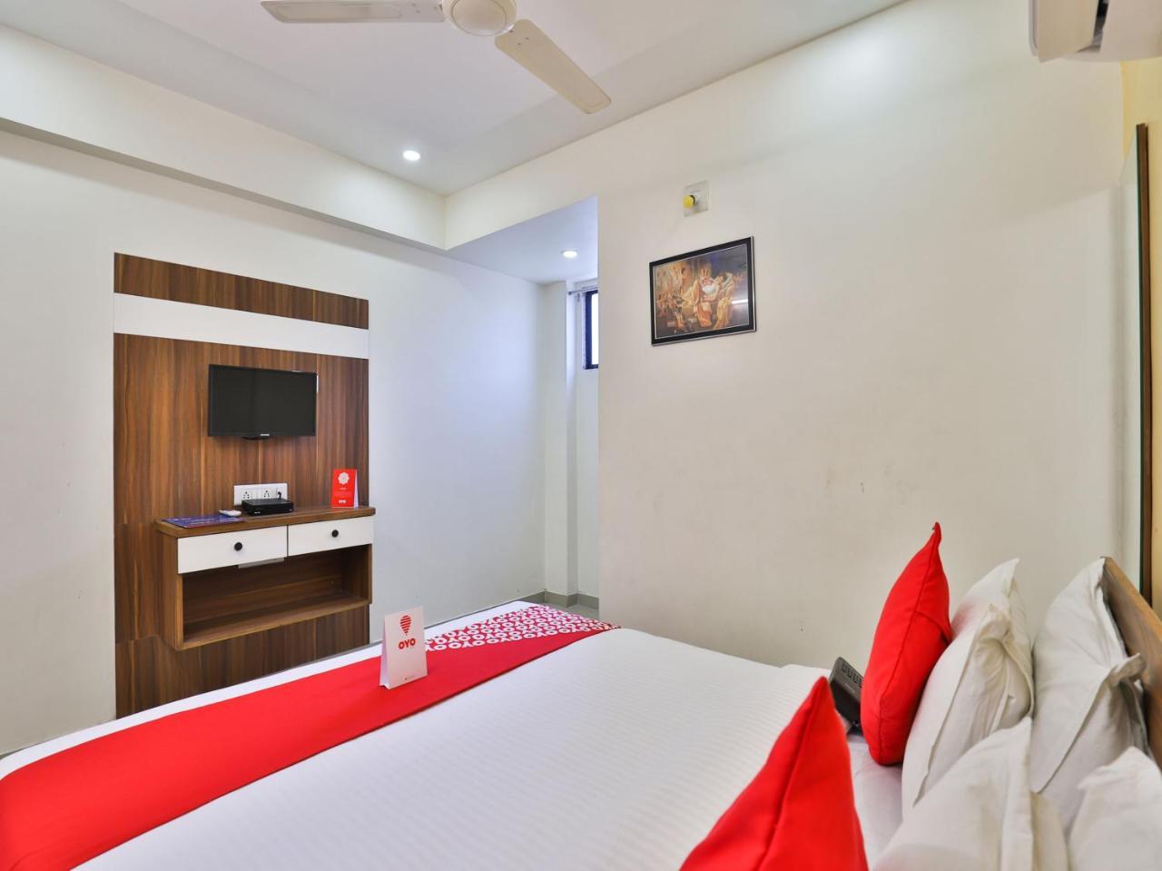 Oyo 15417 Red Rose Hotel Bātwa Exterior foto
